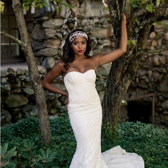 Nicole Miller Lace Strapless Mermaid style Gown - Picture 2 of 5